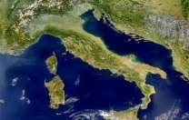 Politiche sociali. Nel 2012 risorse dimezzate.